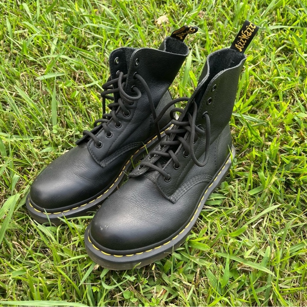 Women’s Dr. Marten 1460 Pascal Virginia Black Leather Boot